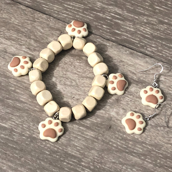 Dog paws earrings and dog paws bracelet handmade with wooden beads - Picture 2 of 7